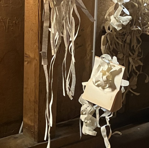 THE GAP, La Batie Festival Genf 2025, Papierinstallation Sabine Hilscher THE GAP
