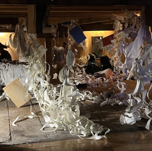 THE GAP, La Batie Festival Genf 2025, Papierinstallation Sabine Hilscher THE GAP