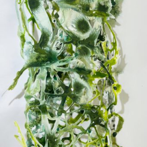 SabineHilscher_Großes Grün_2025_160x50x20cm_Tuschezeichnung:Shellacktusche, Leim, Aquarell_Papierschnitt 2-lagig